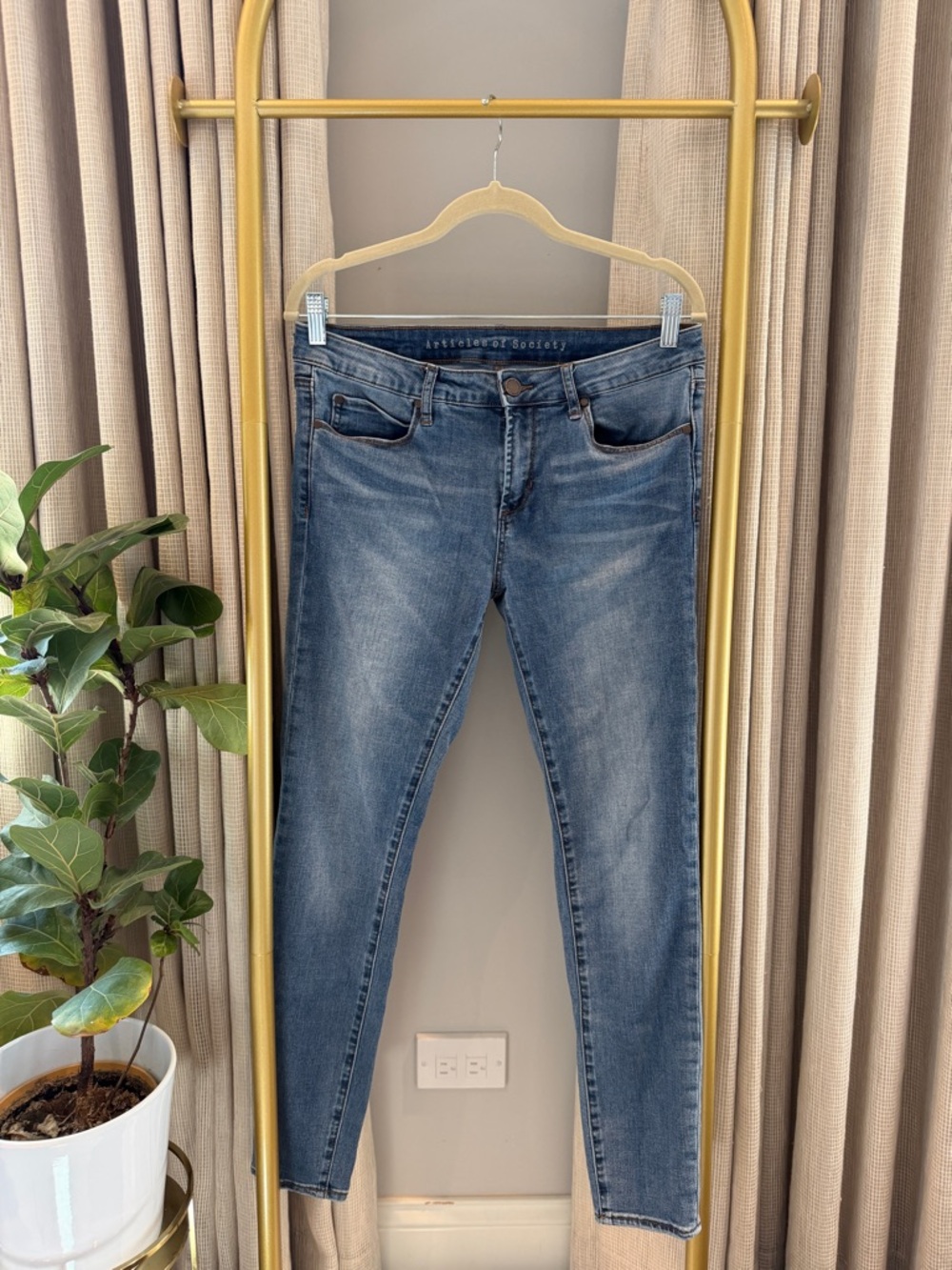 ARTICLES OF SOCIETY Women's Mid-Rise Blue Skinny Jeans